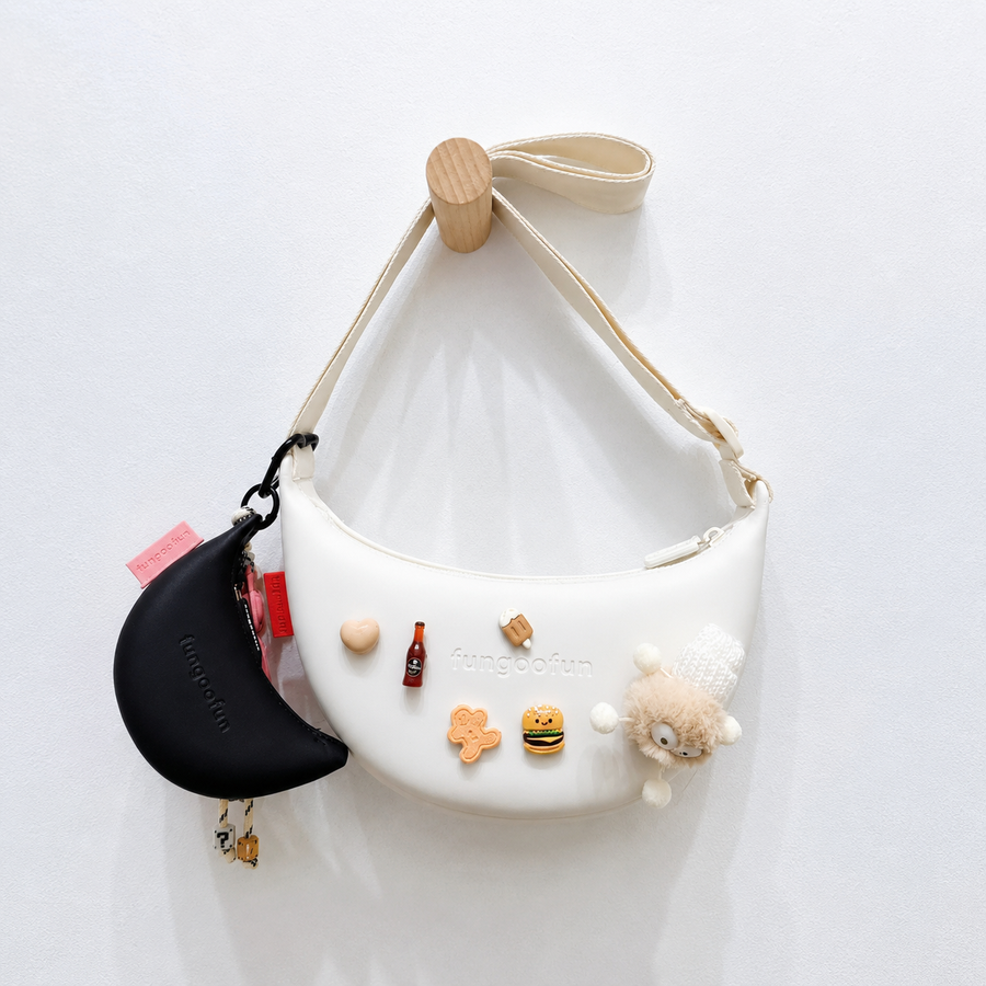 Sac DEMI-LUNE blanc personnalisé avec des charms gourmands