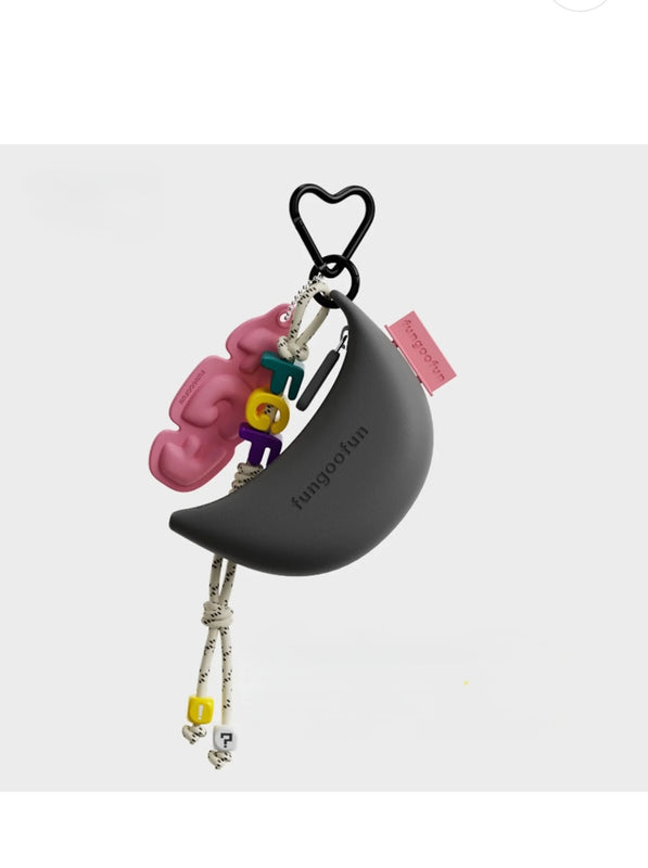 Le MARKET'FUN - porte-clé lune assorti Fungoofun, coloris noir
