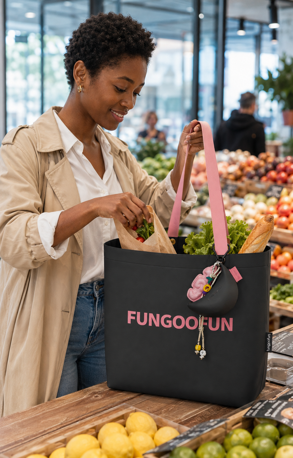 Cabas MARKET’FUN noir utilisé pour les courses avec Moony inclus